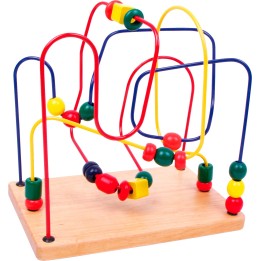 Circuito de motricidad con laberinto de madera